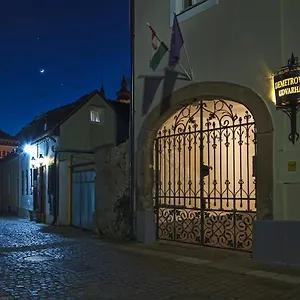 Demetrovics Udvarház Apartman Eger